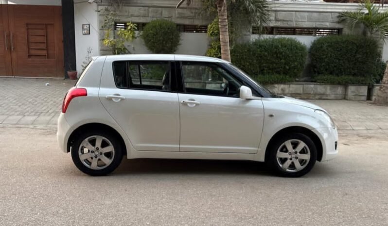 
								2013 SUZUKI SWIFT 1.3 DLX full									