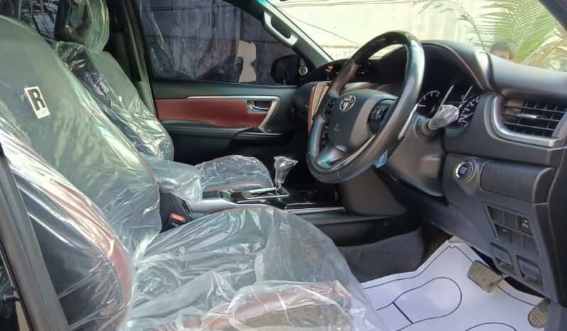 
								2023 TOYOTA FORTUNER LEGENDER 2.8 Σ4 full									