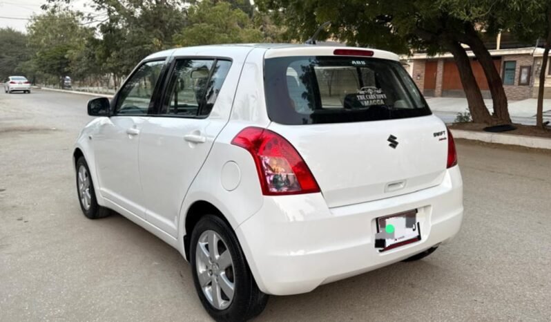 
								2013 SUZUKI SWIFT 1.3 DLX full									