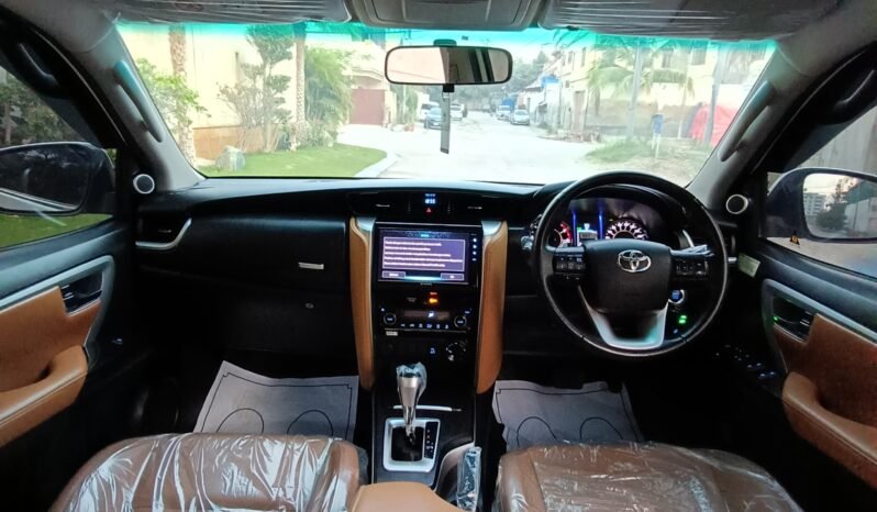 
								2019 TOYOTA FORTUNER SIGMA 2.8 – Converted Legender full									