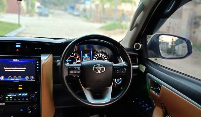 
								2019 TOYOTA FORTUNER SIGMA 2.8 – Converted Legender full									