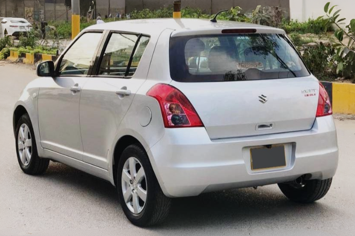 
								2017 SUZUKI SWIFT 1.3 DLX full									