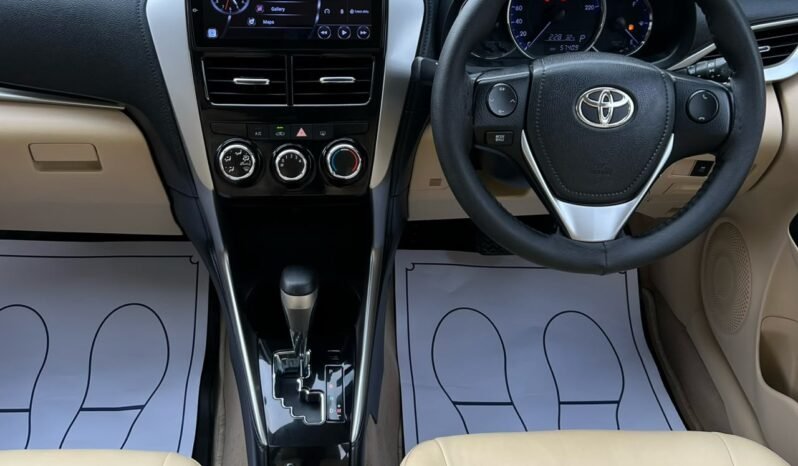 
2020 Toyota Yaris ATIV CVT 1.3 full									