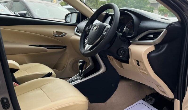 
2020 Toyota Yaris ATIV CVT 1.3 full									